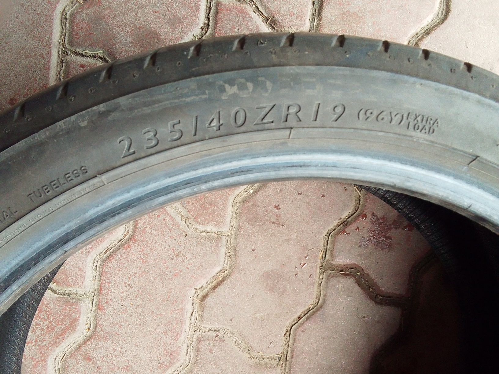 Opona letnia 235/40r19 DUNLOP 2023r
