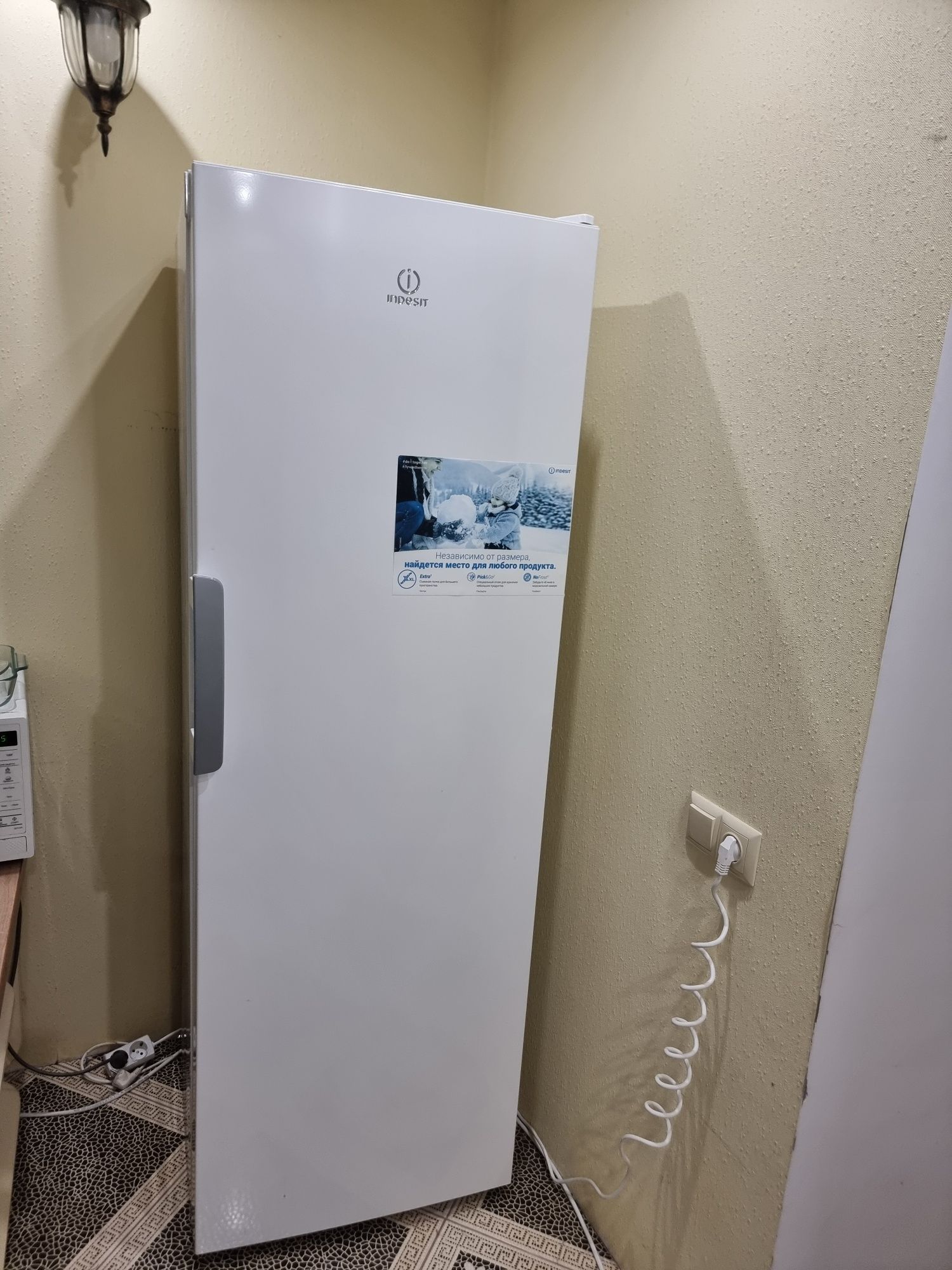 Продам морозильну камеру Indesit