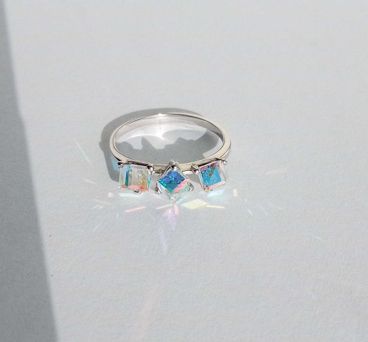 Кільце каблучка з каменями, срібло 925 проби, 19 розмір