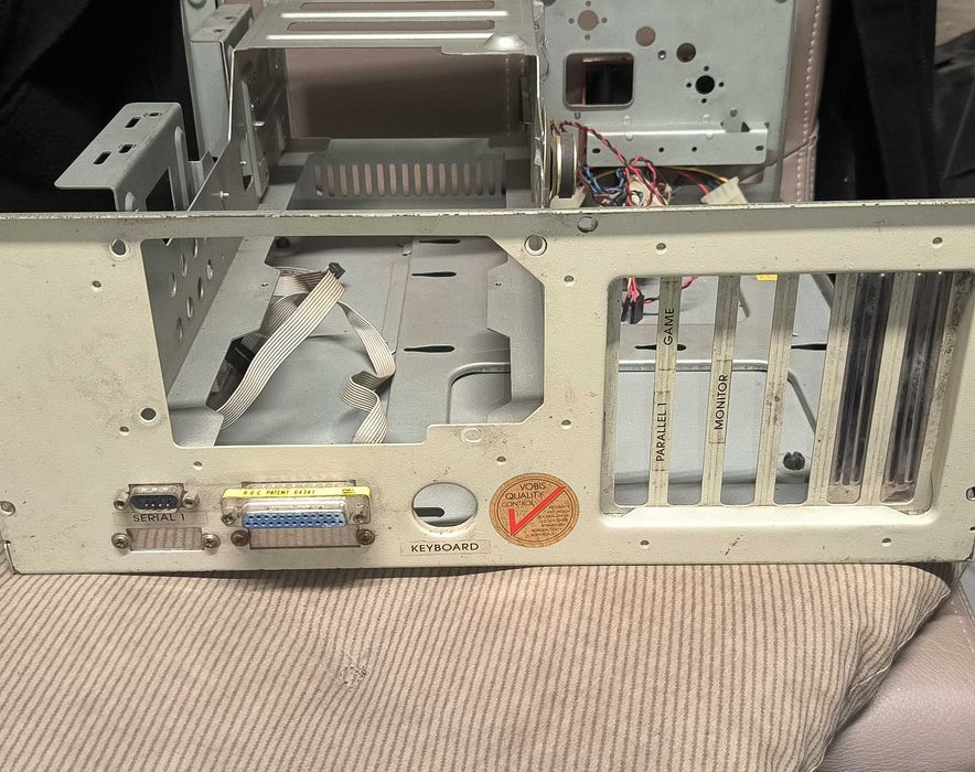 Obudowa z starego komputera