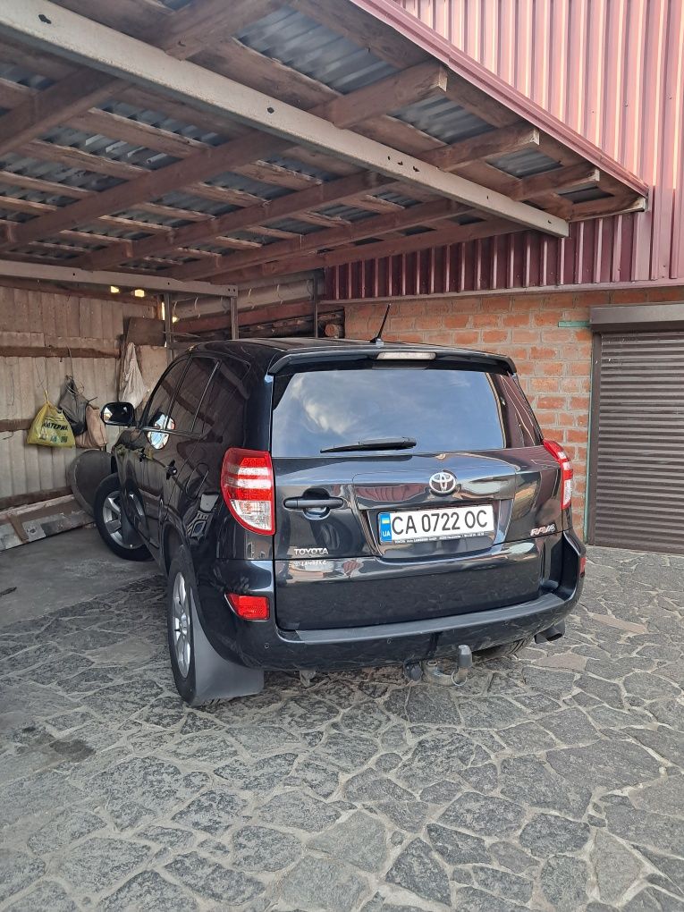 Авто RAV4 Toyota