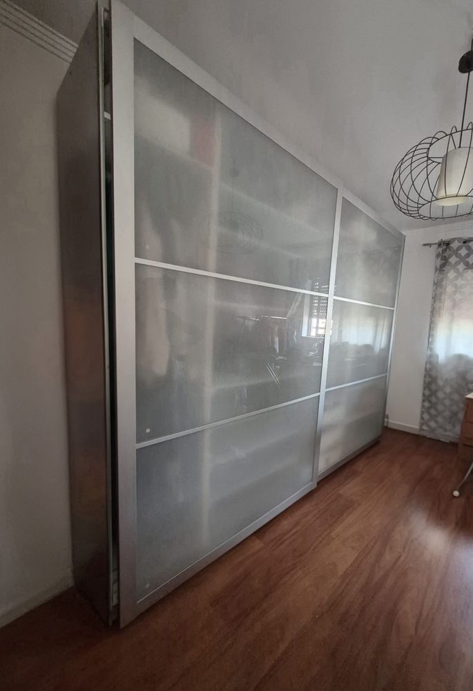 2 Portas de movel com rodas