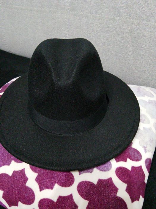 Nowy czarny, beżowy kapelusz Sinsay