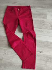Czerwone spodnie jeansowe damskie