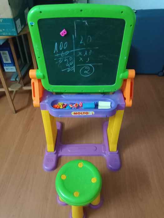 Mesa de Actividades para Crianças