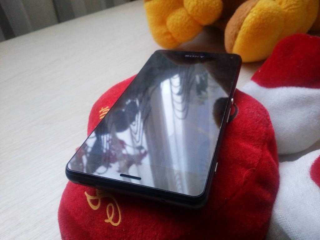Смартфон Sony Xperia Z3 Compact D5803