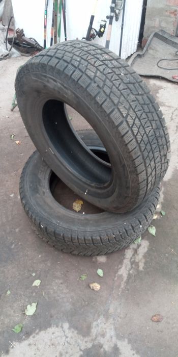 Продам зимнюю резину р 16 ціна за пару