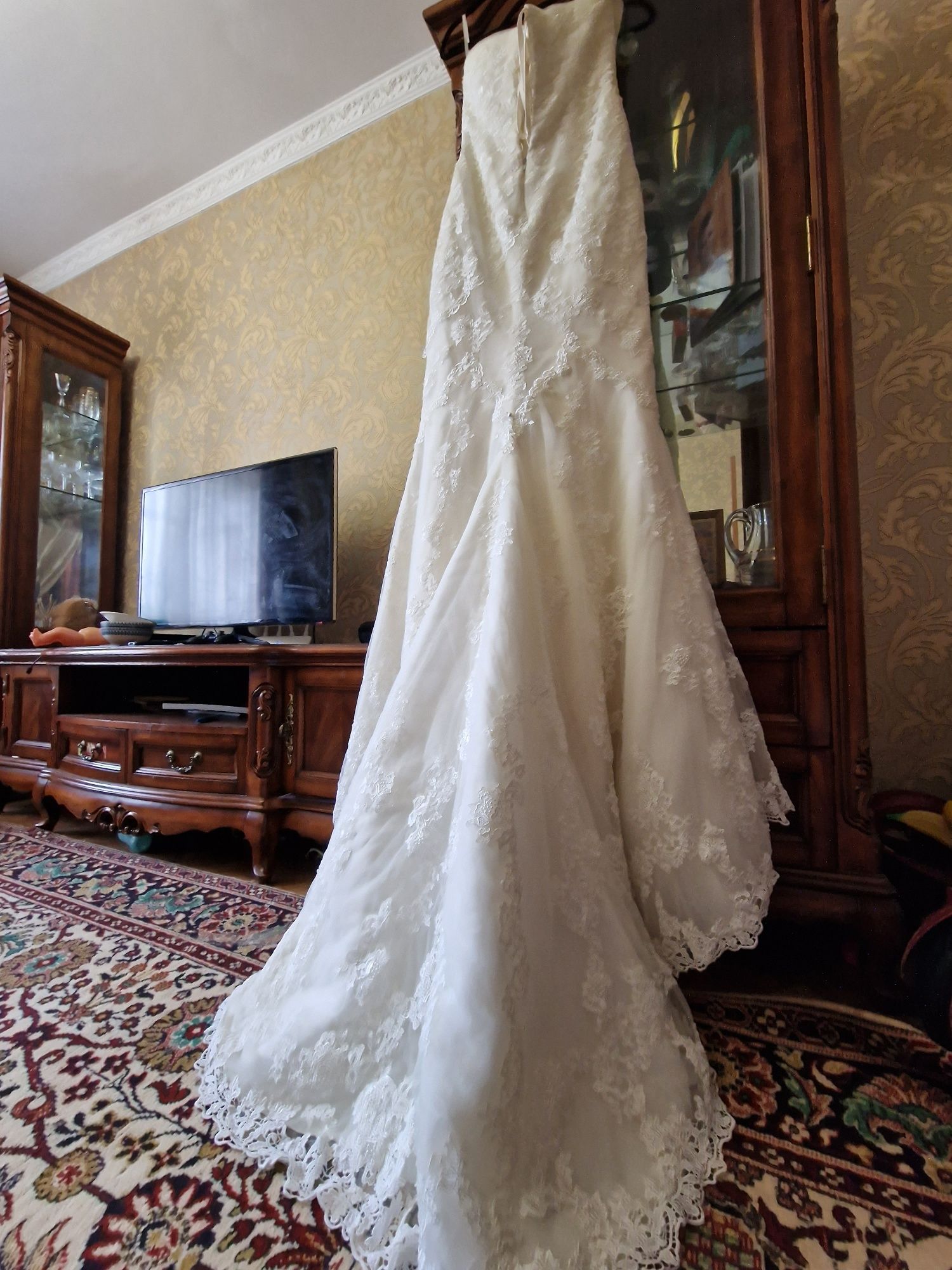 Весільна сукня Pronovias LA sposa зі шлейфом