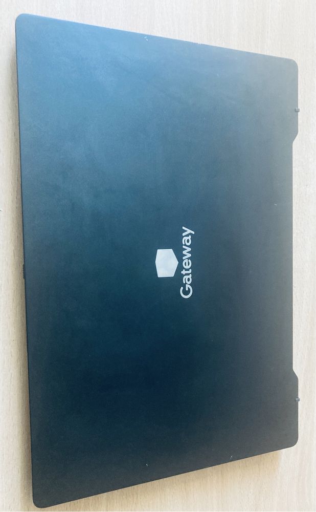 Ноутбук Gateway GWTC51427 i5-1235U/8GB RAM/512 ssd/Iris xe G7