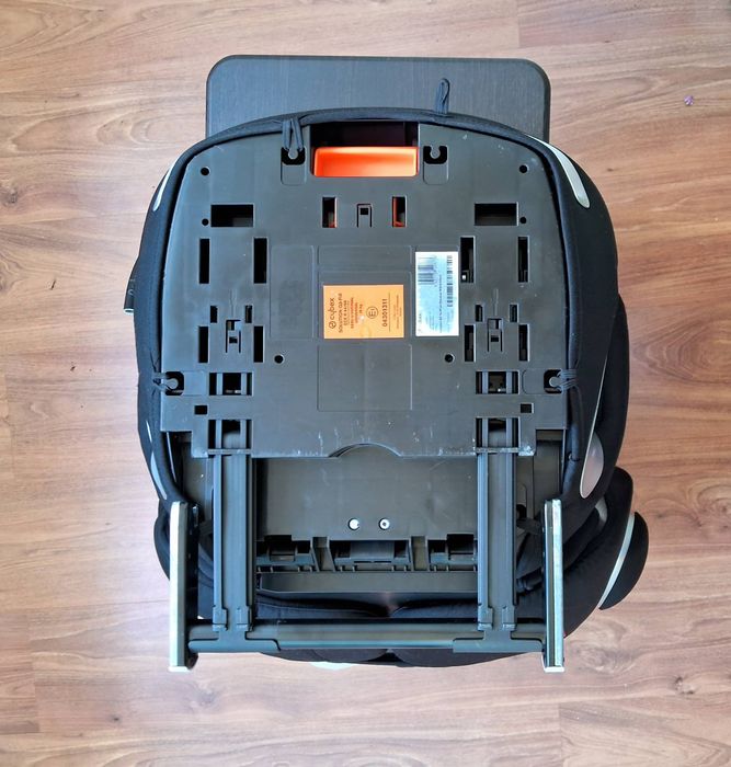 Детское чёрное автокресло модель – Сybex solution Q-3 Fix, (15-50кг).