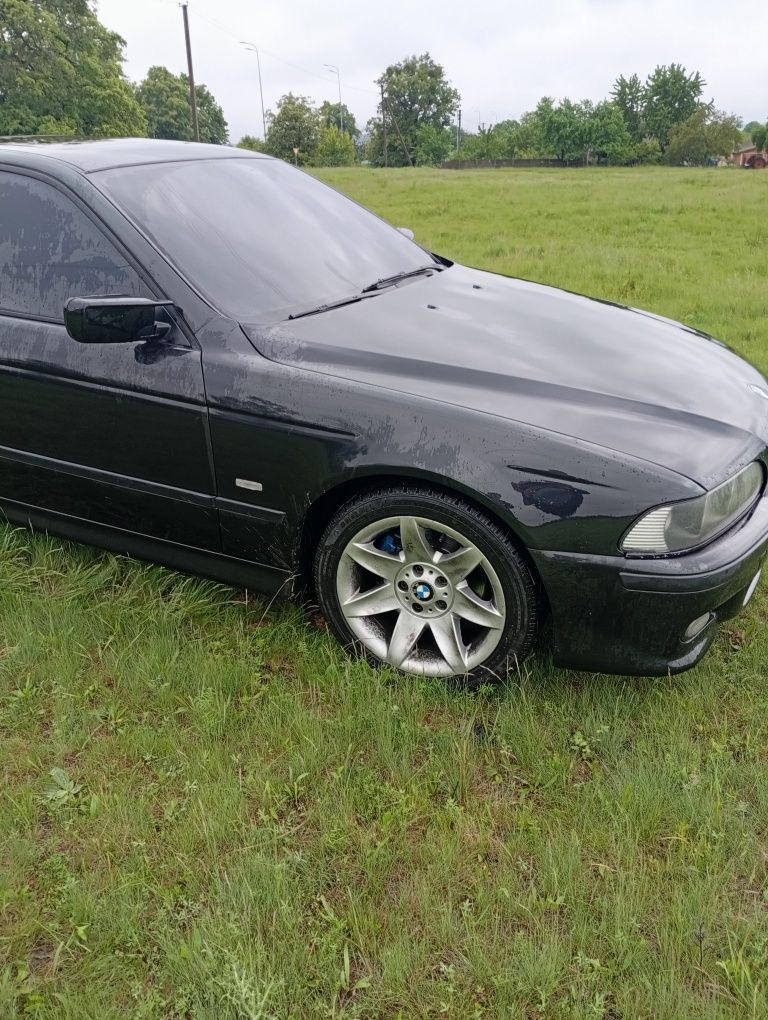Продам BMW е39 528і бензин