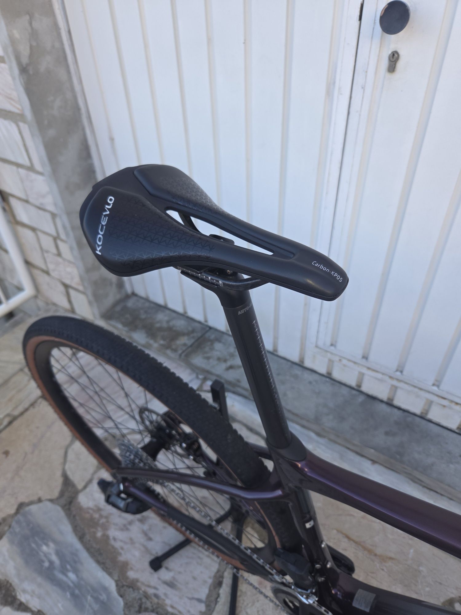 Bicicleta Giant Revolt Tamanho S em carbono com transmissão eletrónica