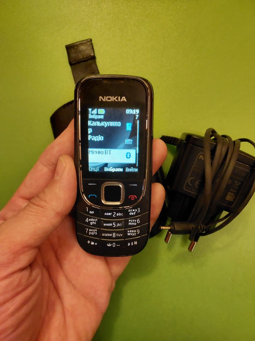 Nokia 2323c-2 рабочий с батареей, зарядкой, чехлом, гарнитурой