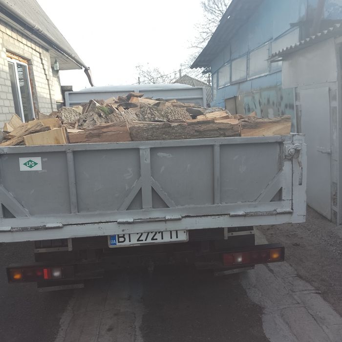 Продам обрізки дров твердих порід дуб акація  ширина 25-27 довжина 30-