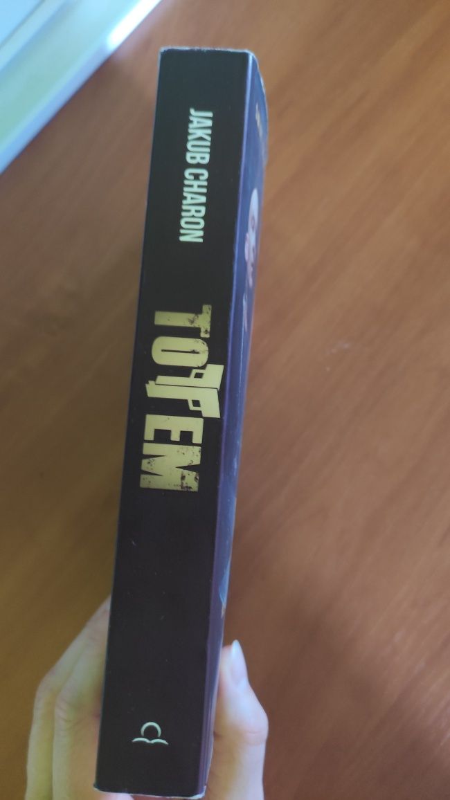 Totem Jakub Charon książka kryminał thriller