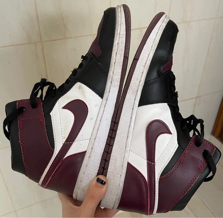 Nike Air Jordan 1 Mid SE Gold Pendants