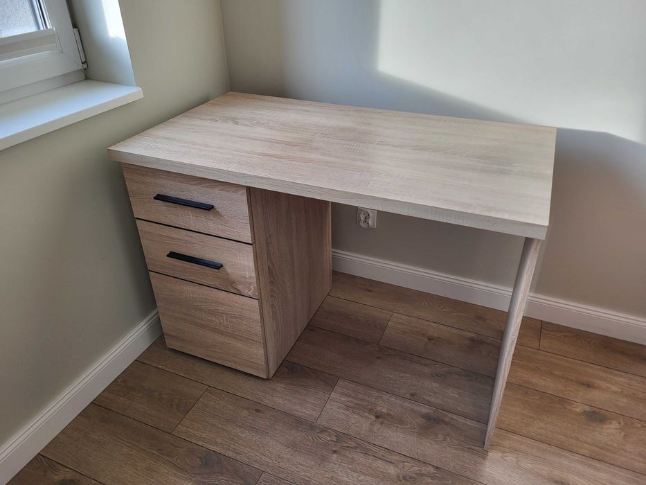 Biurko w dobrym stanie 110 x 60 x 77cm dąb sonoma