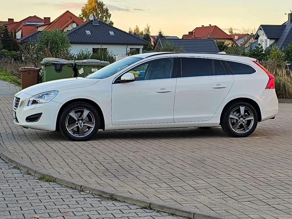 Volvo V60 2011r. 2.0 Diesel 163KM Navi Półskóry PDC Tempomat Podgrz. Fotele