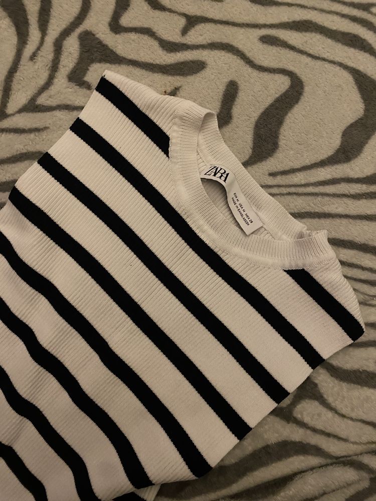 Crop top biały zara w granatowe paski