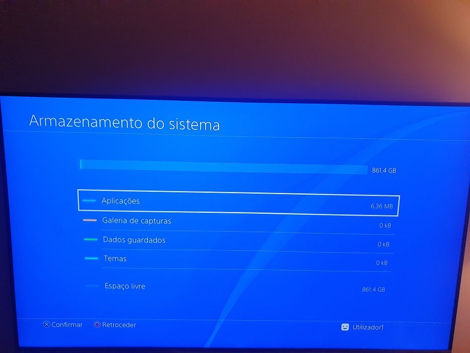 PS4 Slim 1 TB como nova + 1 comando + 4 jogos