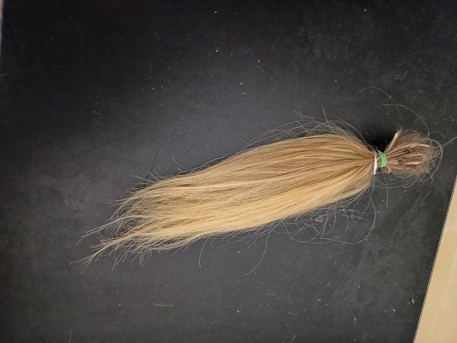 Włosy blond dziewicze