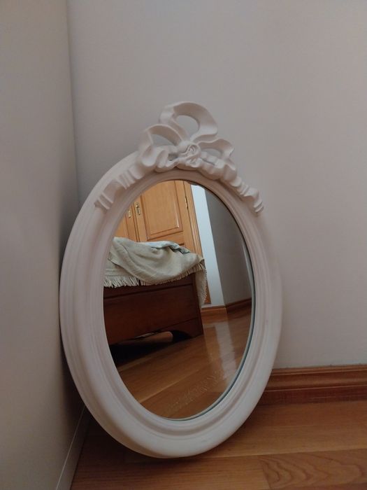 Espelho oval branco