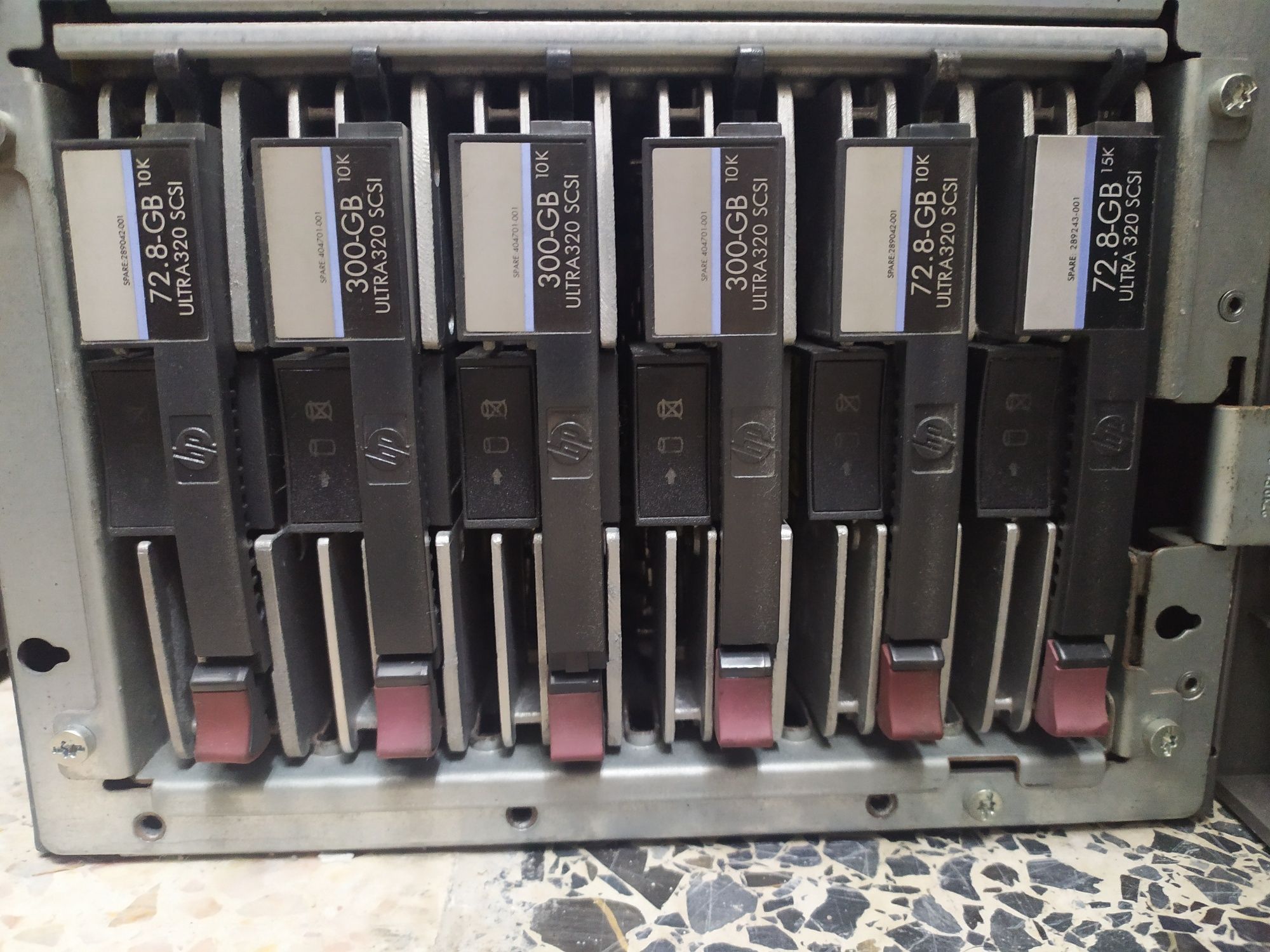 Discos HP Enterprise SCSI U320 10kRPM 300GB e 78,2GB