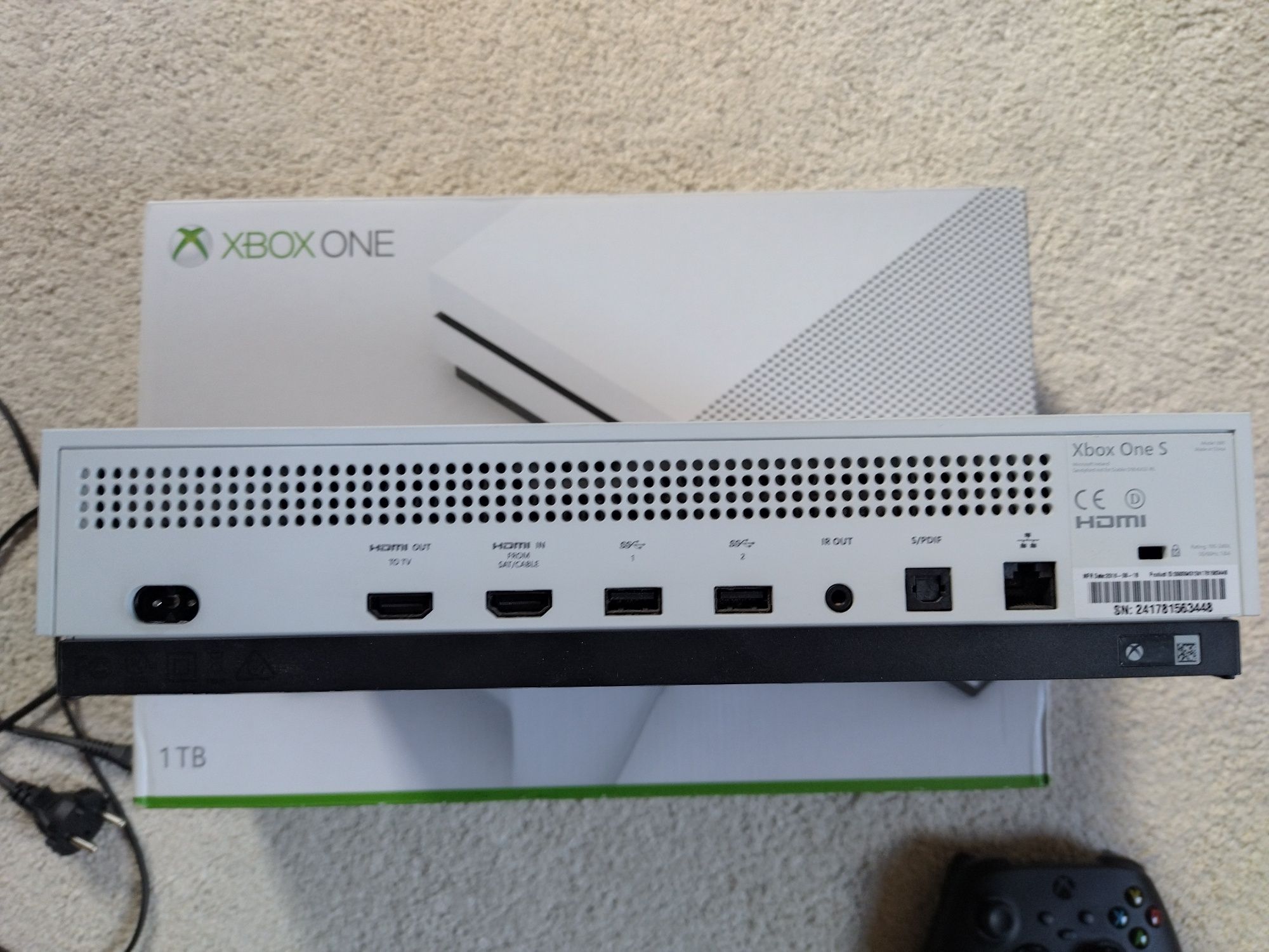 Xbox one s 1Tb z 2 padami