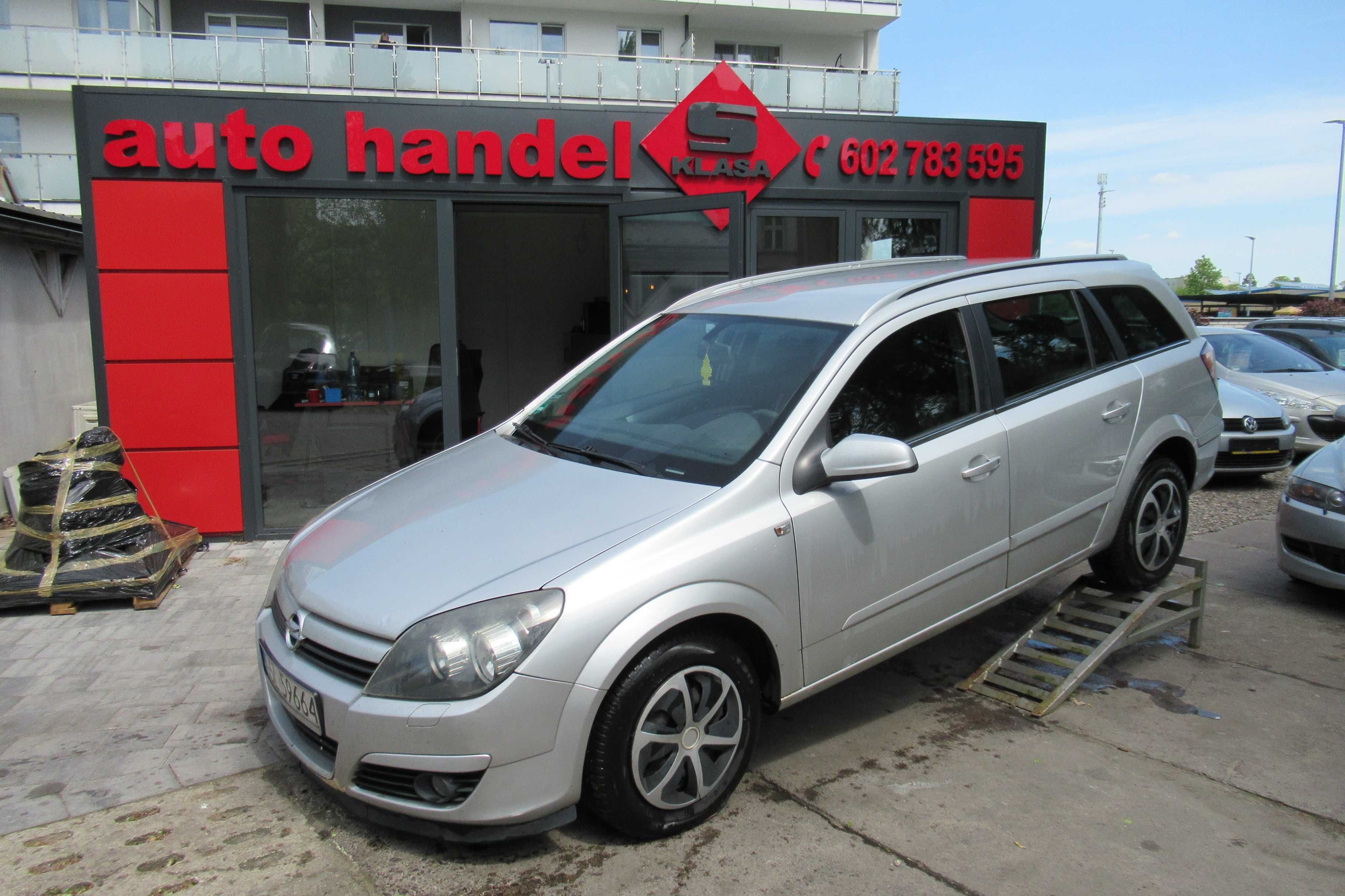 ASTRA H 1.6 benzyna kombi b. dobry stan techniczny 2 komplety opon hak