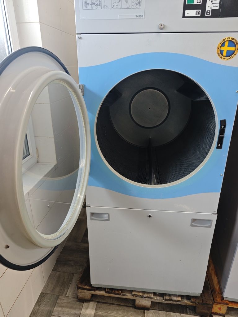 Професійна сушильна машина 14 кг Electrolux T4250