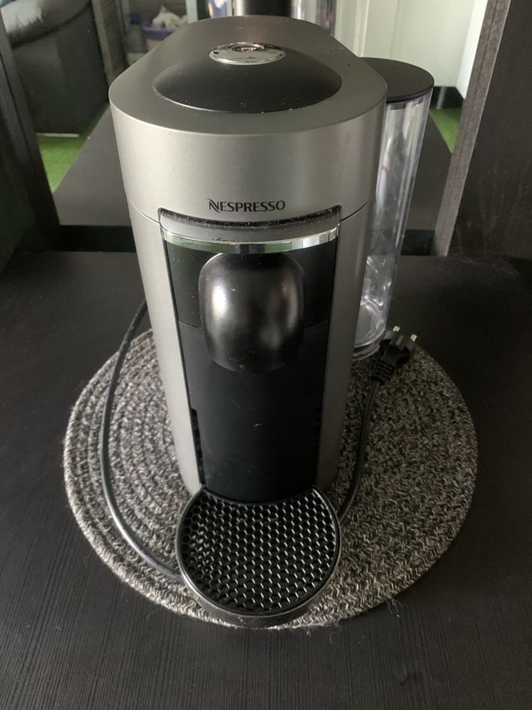 Máquina de café em cápsulas Nespresso Vertuo Plus Titan D