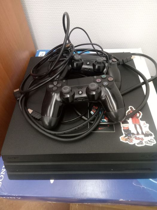 Продам PlayStation 4 Pro 1TB