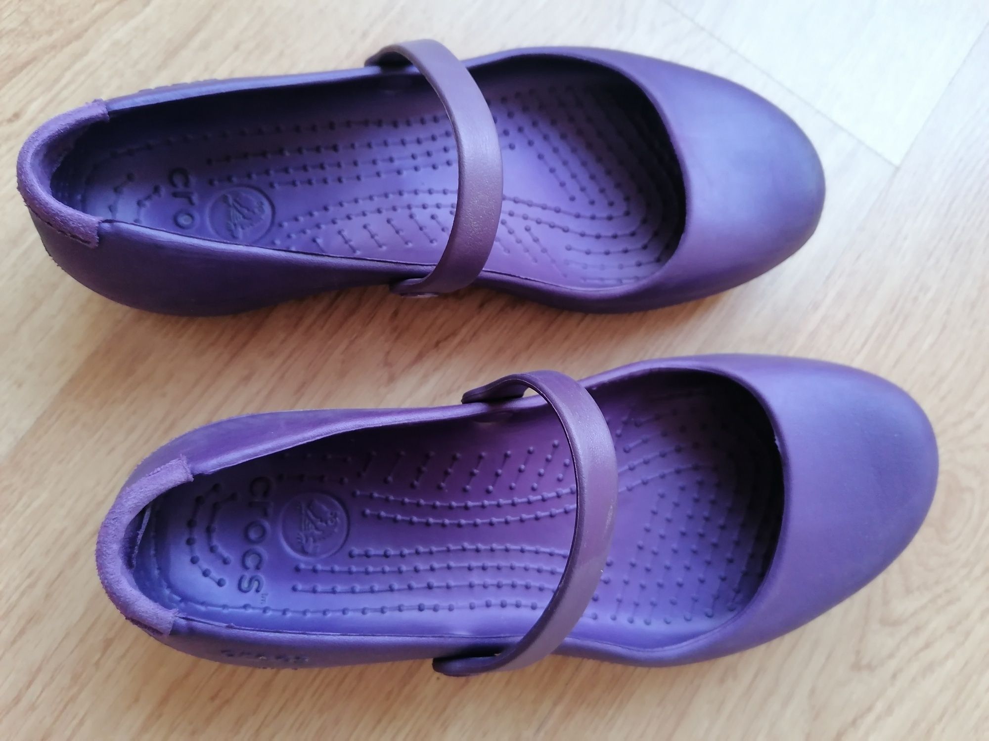 Vendo Crocs originais roxos