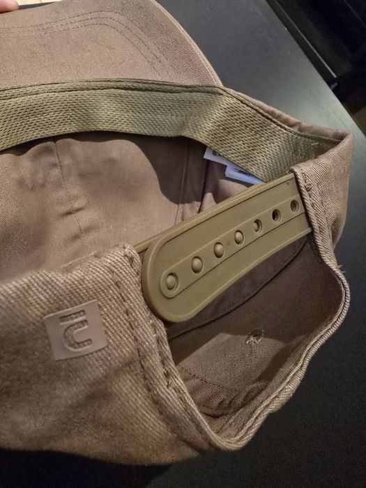 Czapka z daszkiem, beżowa