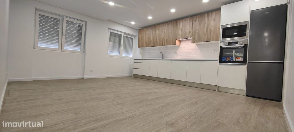 T-2 Totalmente Renovado E Equipado Com Suíte E Closet, Despensa