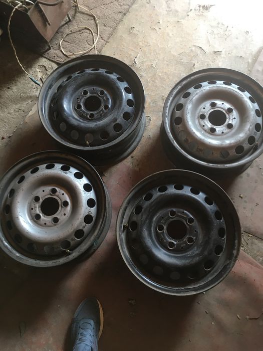 Металеві диски на автомобіль