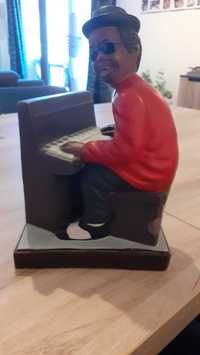 Estatueta de RAY CHARLES no seu piano