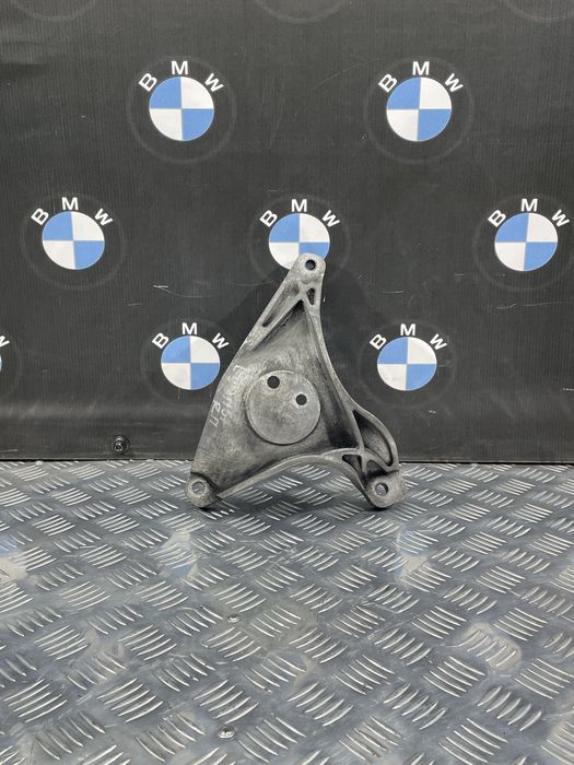 Лапа двигуна права BMW E39 Код:1062