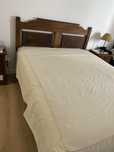 Cama de casal  em madeira maciça