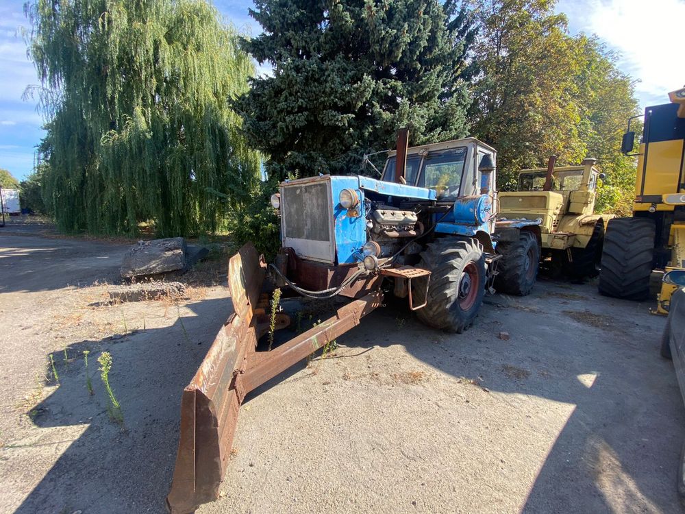 Трактор Т-150 на полном ходу