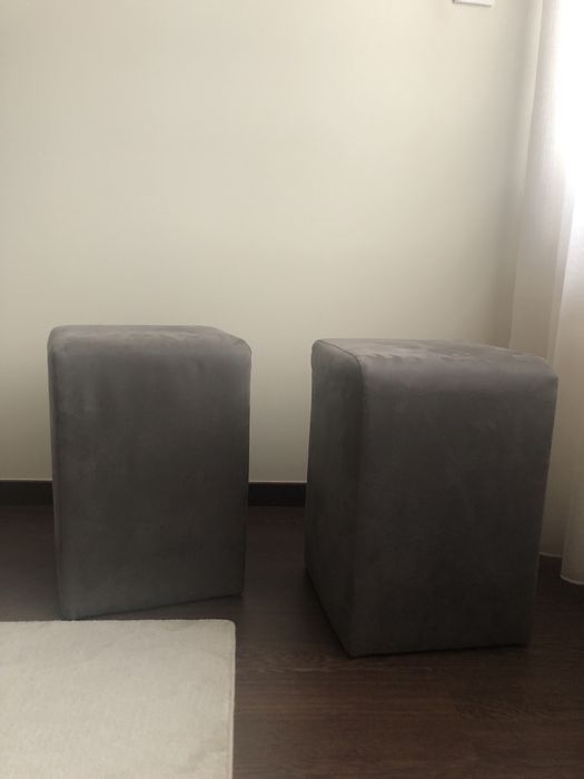 Dois Pufes em veludo