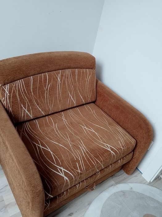 Fotel rozkładany ze skrzynią na pościel