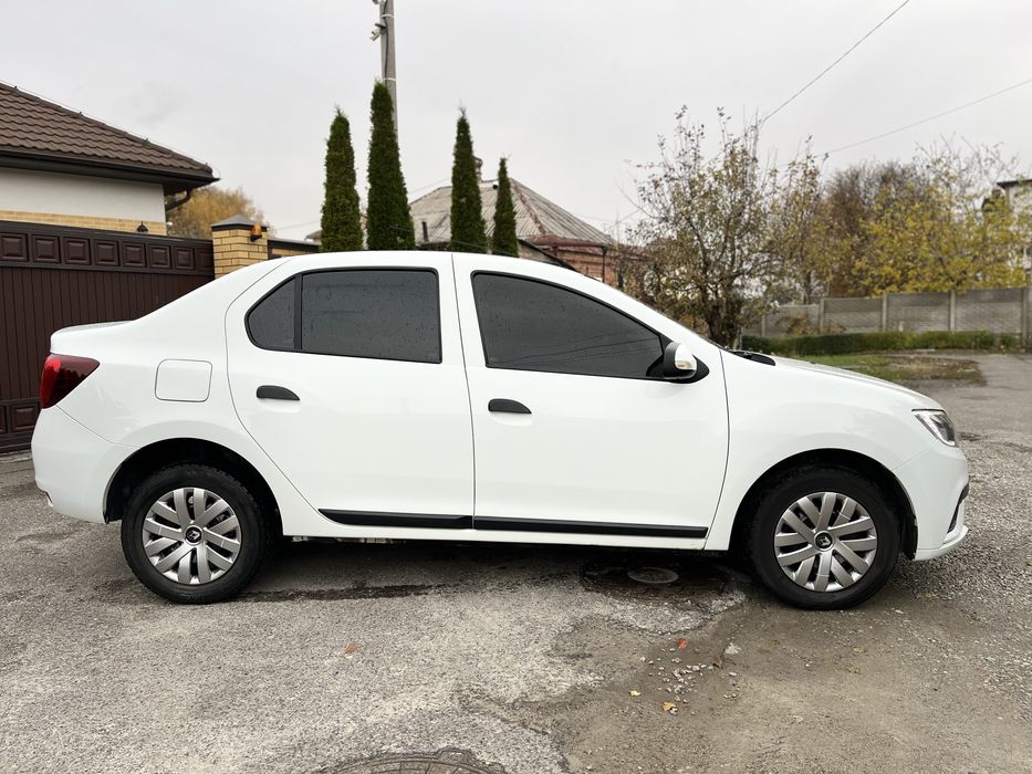 Рено логан 2020 год