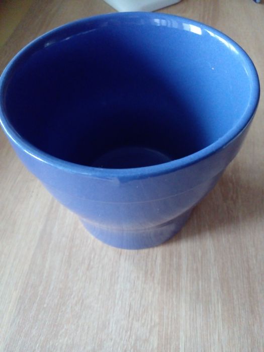 Новый керамический горшок для цветов.