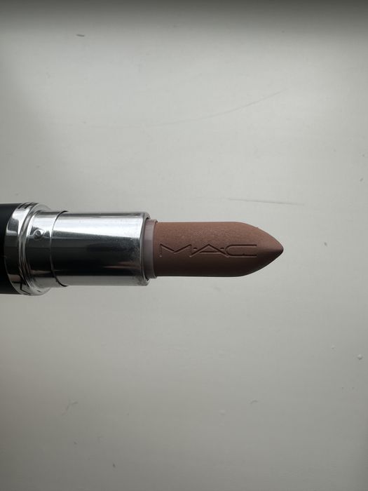 Mac acting natural lipstick