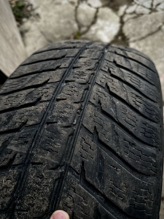Зимова шина nokian 235/55 R19