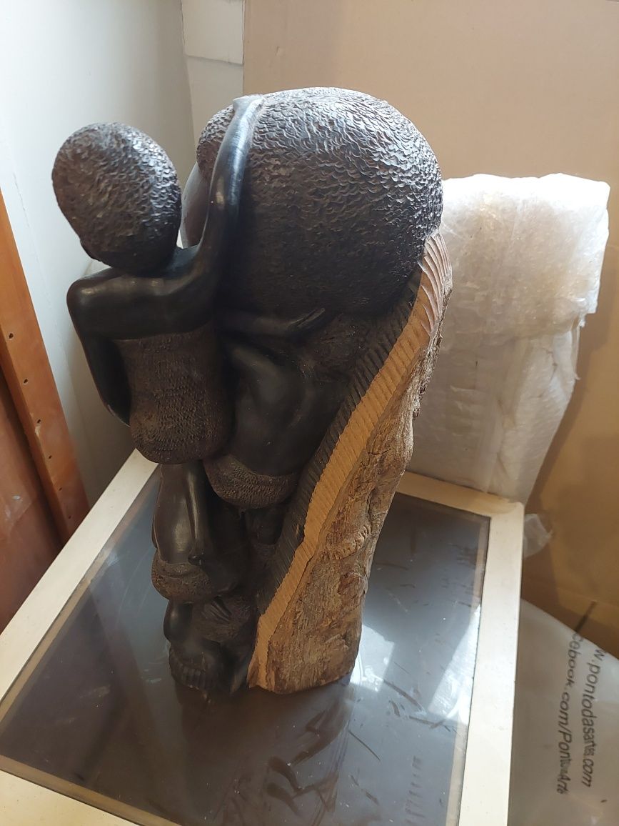 Grande escultura africana