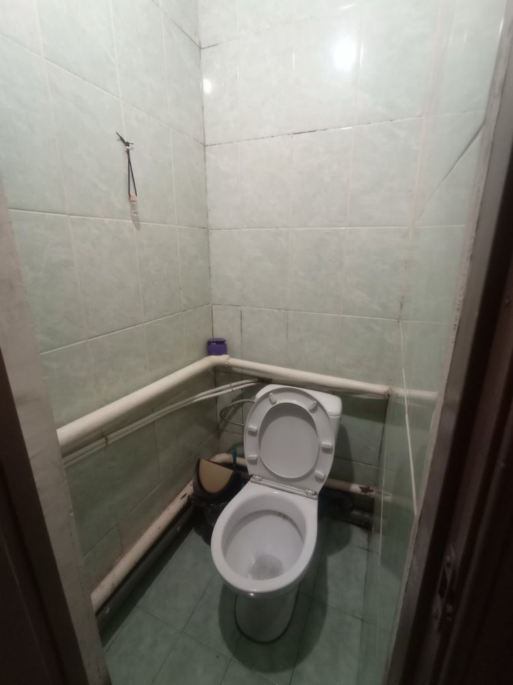 Оренда кімнати для хлопця, Центр