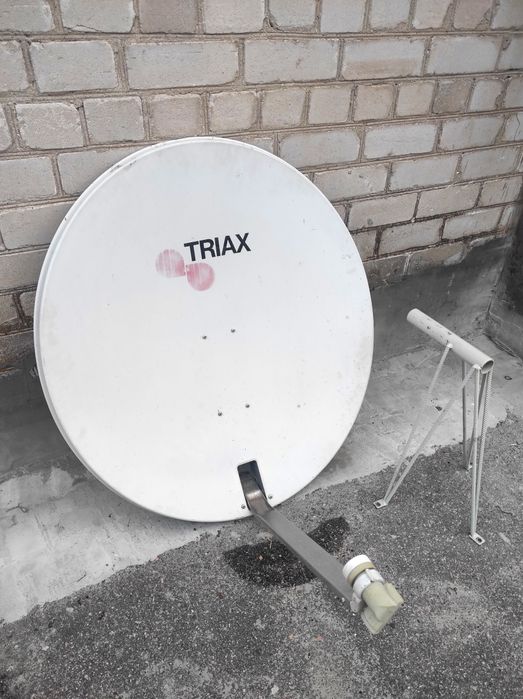 Спутниковая антена Triax 90 см.