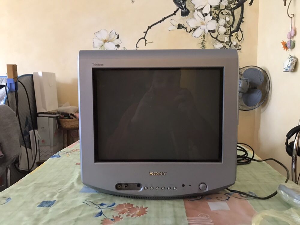мини телевизор для детской игровой приставки SONY model no KV-14LM1K